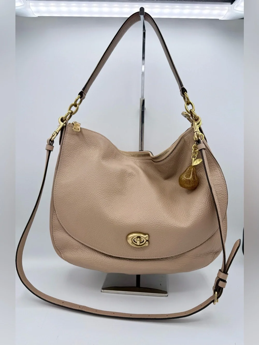 Coach Turnlock Hobo in Polished Pebble Leather —‎ Sand/Beige | Style CA079